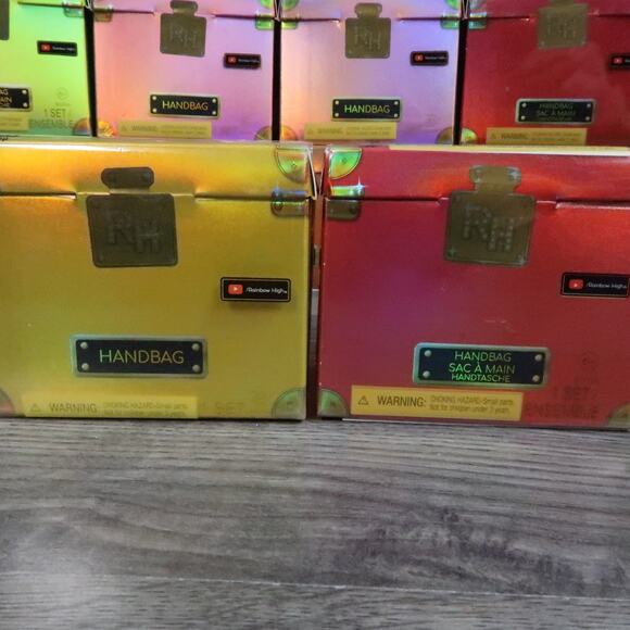 Lot Of 25 Rainbow High Mini Handbag Series 1 Blind Mystery Box - Picture 2 of 4